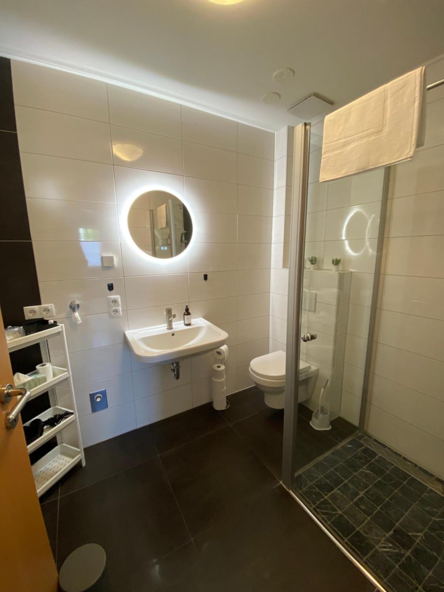 Gross, Modern, Vollausgestattet, Gemuetlich Mit Kueche Und Parkplatz Fuer Urlaub Oder Business Apartment Kettig Exterior photo